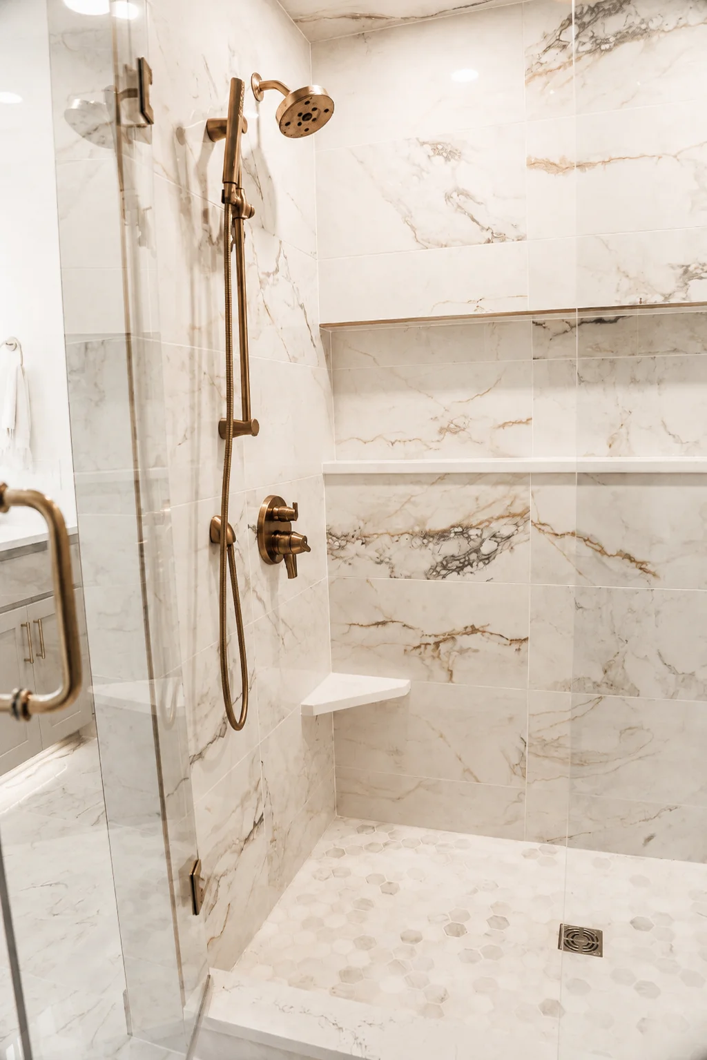 A Brighter, More Open Primary Bathroom in Burnsville – photo 4